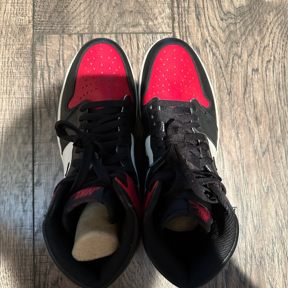 Nike air Jordan 1 bred toe. Size 8.5 brand new without box.
